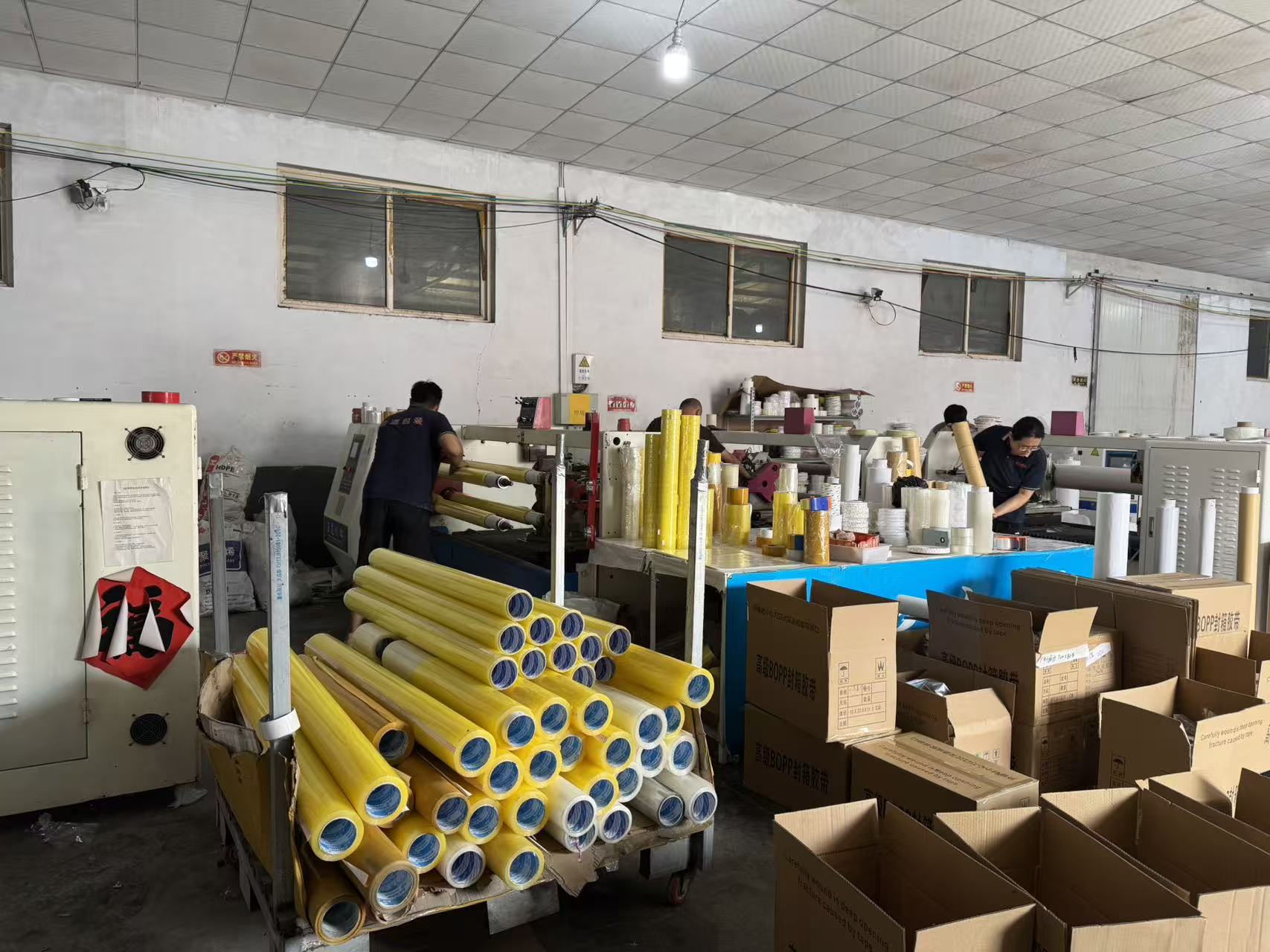 Fabrika Ekip Oluşturma Etkinliği Endüstriyel Yapışkan Bant Üretiminde Uyum Sağlıyor